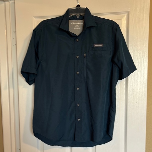 Eddie Bauer men’s blue short sleeve button down shirt size medium - Picture 1 of 9